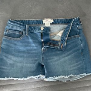 Vineyard Vines women denim Shorts, Inseam: 3 1/2" ( size 4)